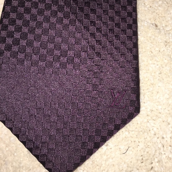 Never worn Louis Vuitton burgundy tie - Picture 3 of 3